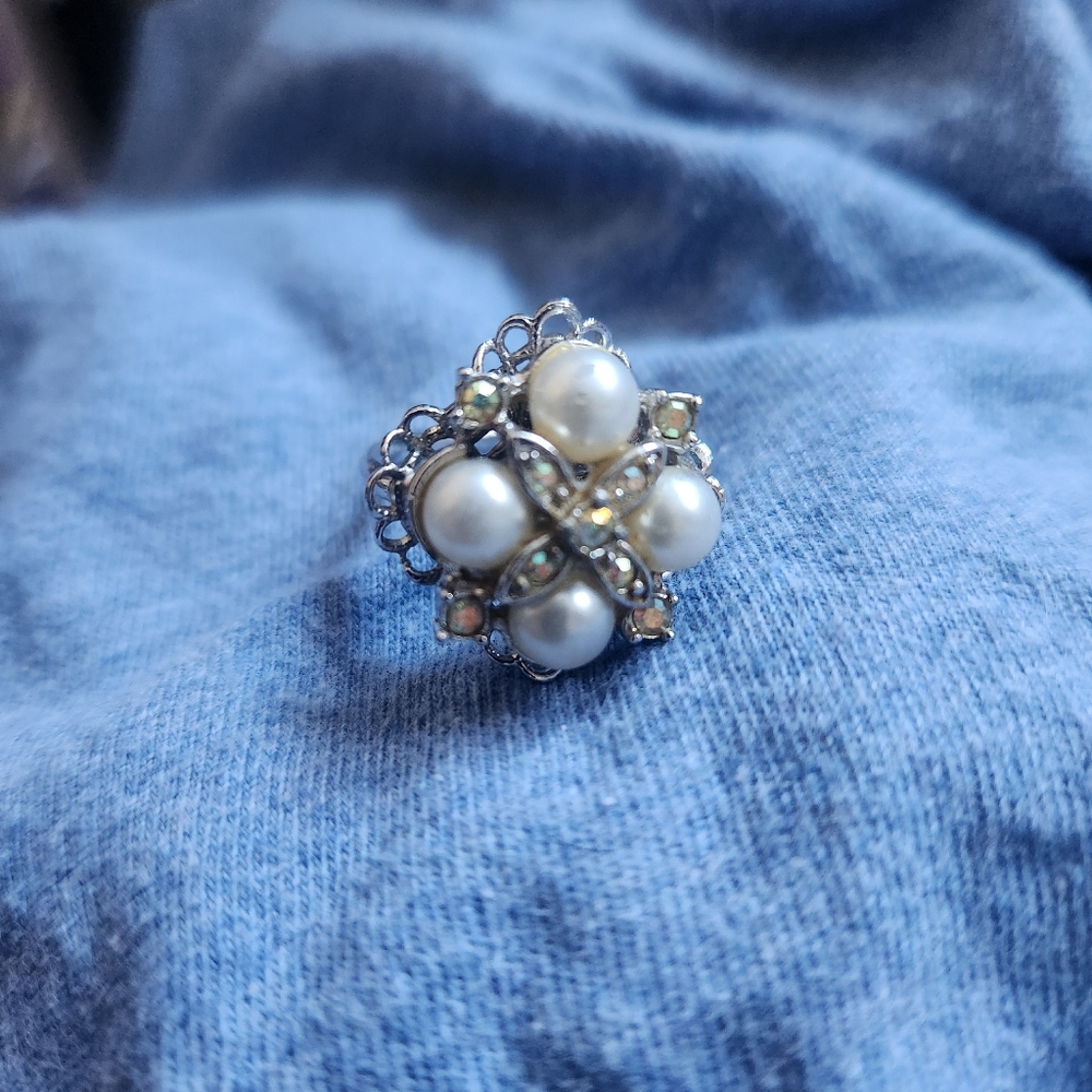 💍 ** BUY ONE GET ONE FREE **  Sarah Coventry Silver Ring with Pearls